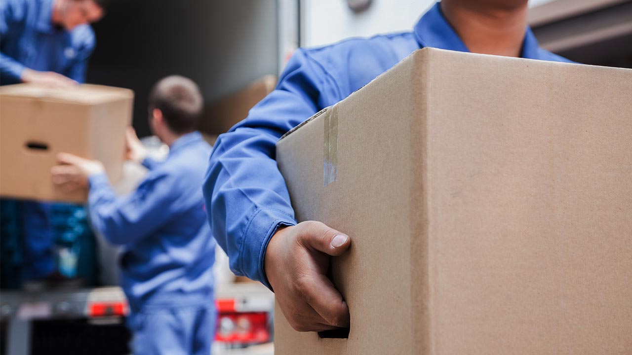 8 Reasons to Book a Moving Company in Advance