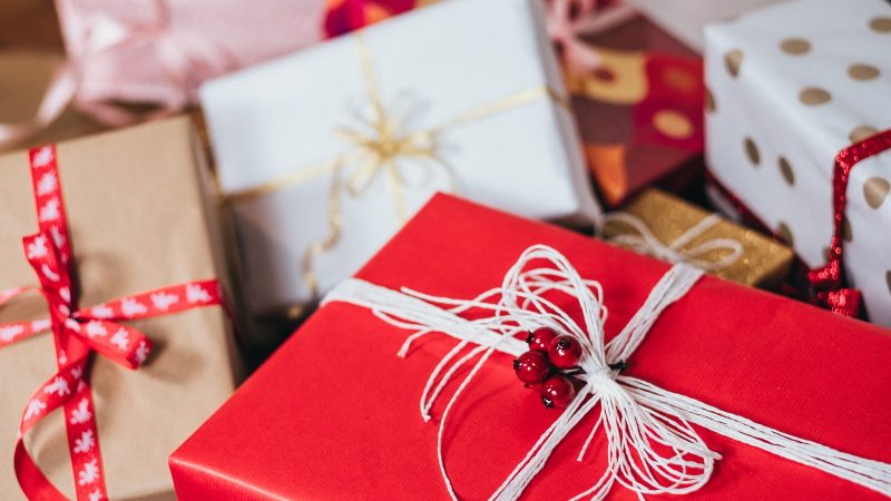 Top Christmas Gift Ideas: Searching for the Top Christmas Gifts for Men and Women