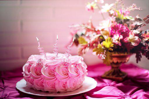 4 Simple Ways to Decorate with Flowers for an Aesthetic Birthday