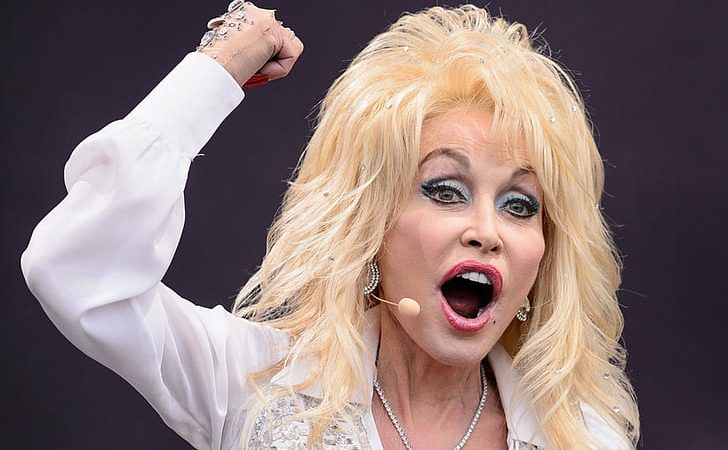 Dolly Parton measurements, Net Worth Height, Weight, Bra size, Brand shoes, eyes color,& More