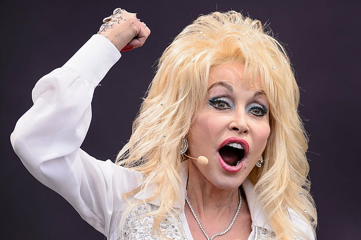 Dolly Parton measurements, Net Worth Height, Weight, Bra size, Brand shoes, eyes color,& More